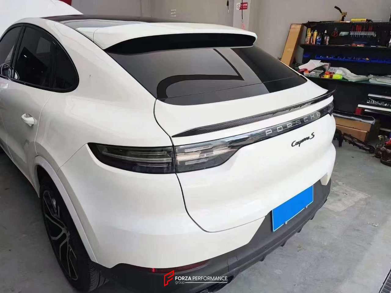 CARBON REAR MIDDLE SPOILER for PORSCHE CAYENNE E3 9Y LCI 2023+  Set includes:  Rear Middle Spoiler