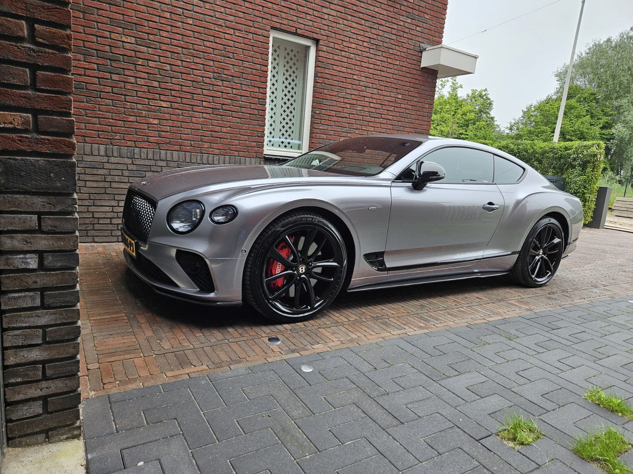 CARBON BODY KIT for BENTLEY CONTINENTAL GT 2018 - 2020

Set includes:

Front Lip
Rear Lip

Side Skirts

Rear Diffuser

Rear Spoiler

Material: Carbon Fiber