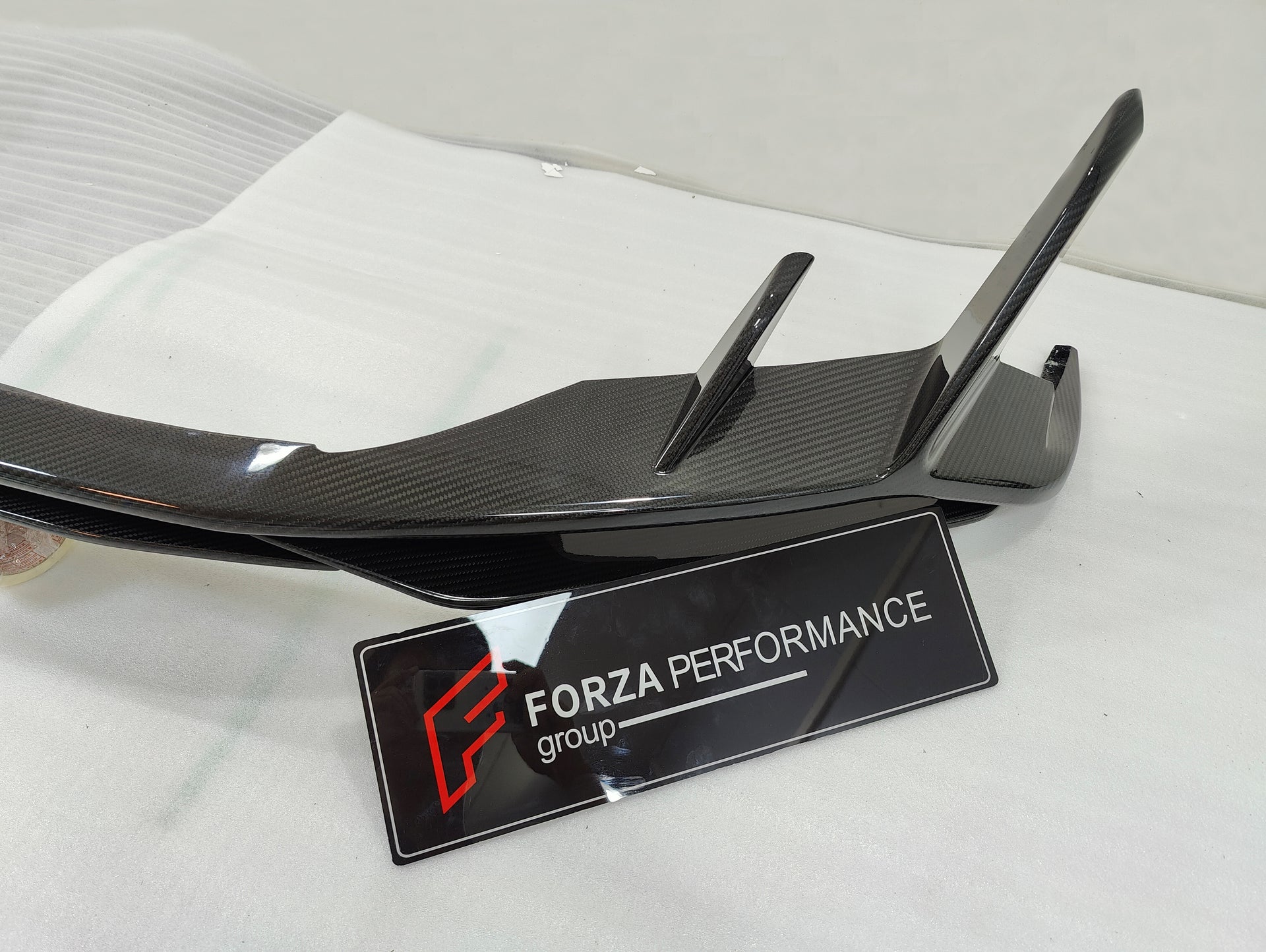 CAPRISTO STYLE CARBON FRONT LIP for AUDI R8 4S FACELIFT 2019+  Set includes:   Front Lip