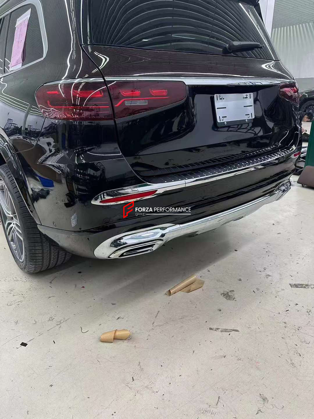 CONVERSION BODY KIT for MERCEDES-BENZ GLS X167 2020+ UPGRADE to GLS 600 MAYBACH 2024 FACELIFT

Set includes:

Front Bumper
Front Grille
Front Bumper Air Vents
Side Fenders
Rear Bumper

Material: Plastic

Note: Professional installation is required.