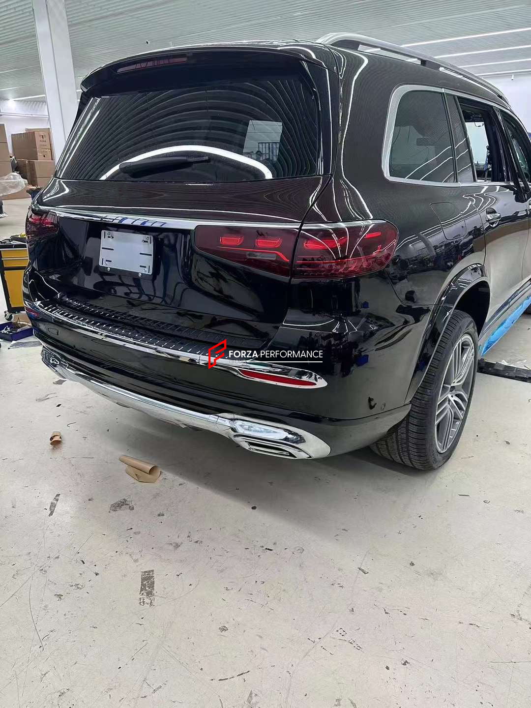 CONVERSION BODY KIT for MERCEDES-BENZ GLS X167 2020+ UPGRADE to GLS 600 MAYBACH 2024 FACELIFT

Set includes:

Front Bumper
Front Grille
Front Bumper Air Vents
Side Fenders
Rear Bumper

Material: Plastic

Note: Professional installation is required.