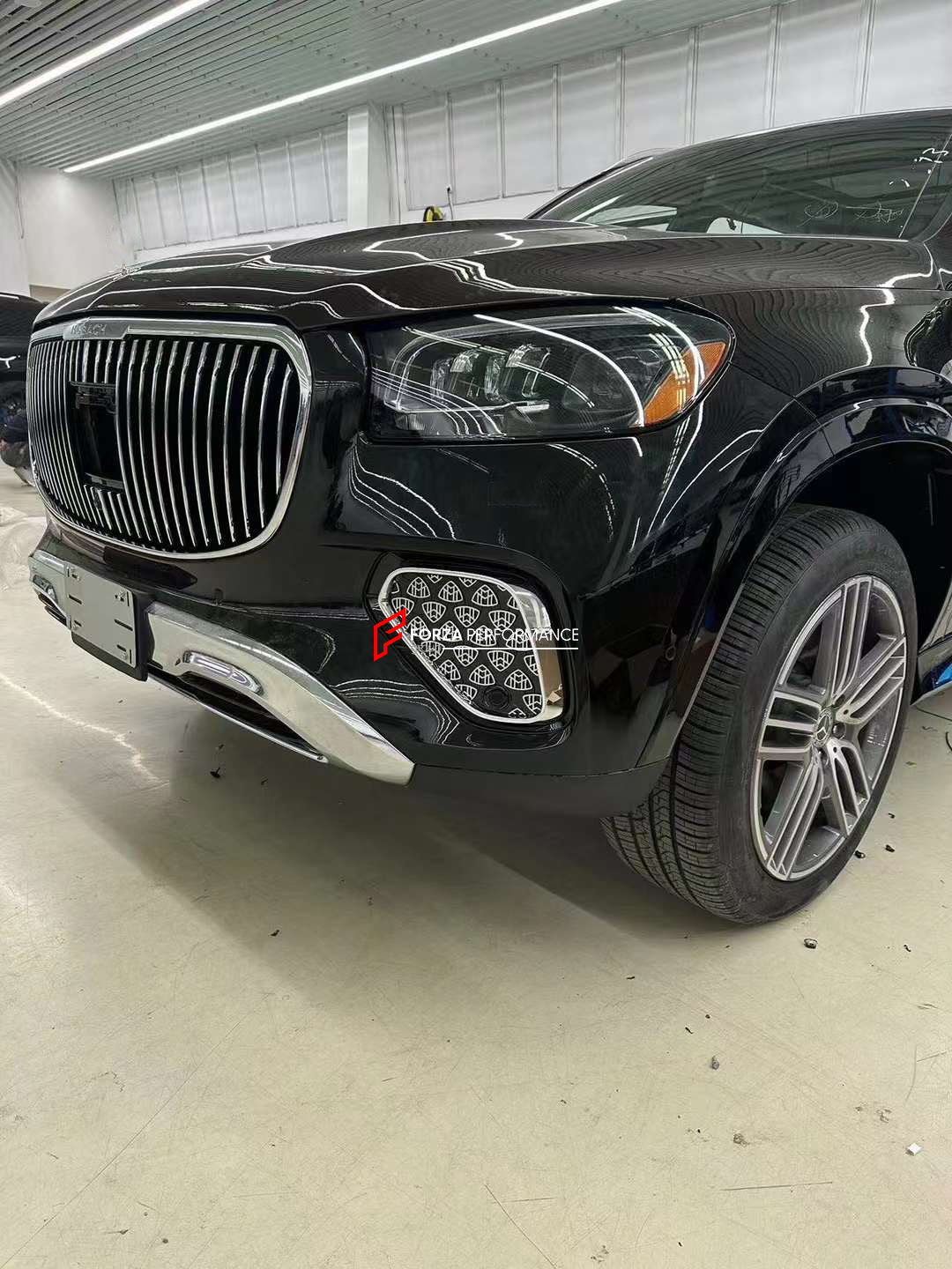 CONVERSION BODY KIT for MERCEDES-BENZ GLS X167 2020+ UPGRADE to GLS 600 MAYBACH 2024 FACELIFT

Set includes:

Front Bumper
Front Grille
Front Bumper Air Vents
Side Fenders
Rear Bumper

Material: Plastic

Note: Professional installation is required.