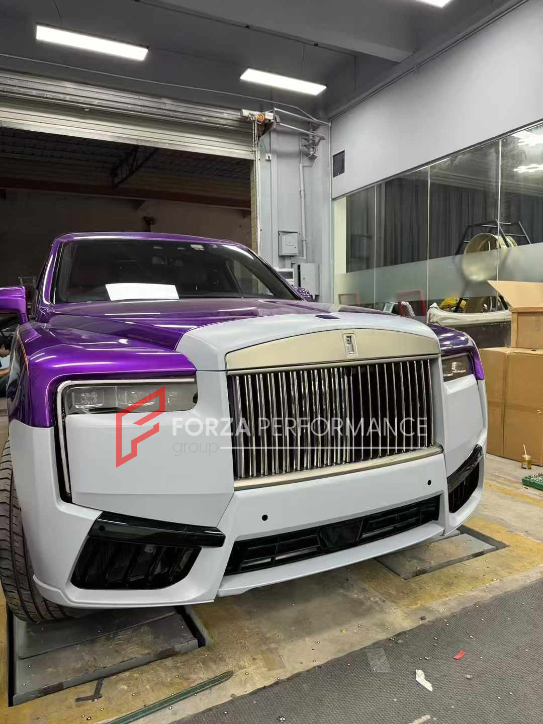 CONVERSION BODY KIT for ROLLS-ROYCE CULLINAN SERIES 1 2018 - 2025 UPGRADE to SERIES 2 FACELIFT 2025+

Set includes:

Front Bumper Assembly
Grille Frame
Front Grille
Headlights
Rear Bumper
Exhaust Tips
Material: Plastic

NOTE: Professional installation is required. When purchase inform us if you have night vision camera or not. Fender trimming is required. Headlights are available with or without AFS (Adaptive Front-lighting System) - the kit price depends on the headlights version.