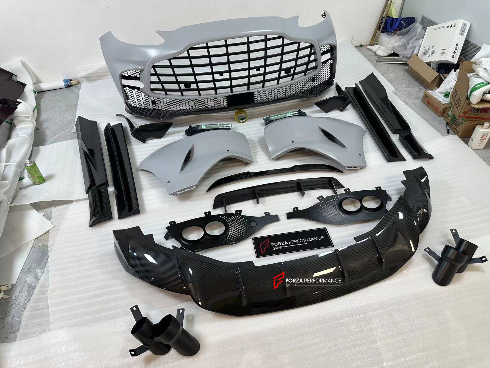 CONVERSION DRY CARBON BODY KIT for ASTON MARTIN DBX 2020 - 2024 upgrad