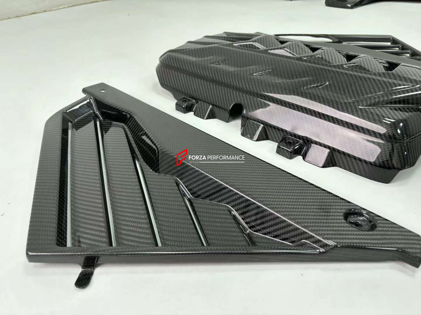 DRY CARBON ENGINE COVER for CHEVROLET CORVETTE C8 STINGRAY 2020+  Set includes:  Engine Cover