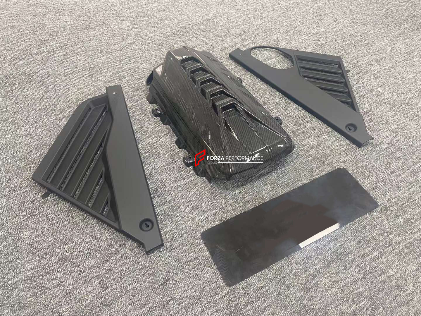 DRY CARBON ENGINE COVER for CHEVROLET CORVETTE C8 STINGRAY 2020+  Set includes:  Engine Cover