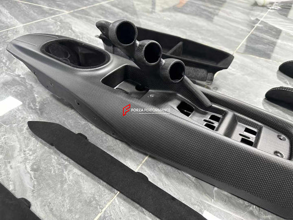 DRY CARBON FIBER CONSOLE BOX for FERRARI 488  Set includes:  Console Box