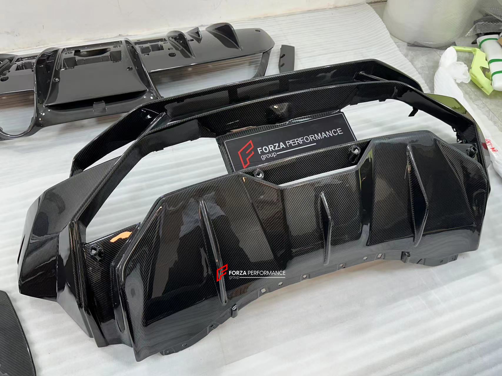 DRY CARBON FIBER WIDE BODY KIT for LAMBORGHINI HURACAN LP610 LP580 EVO 2015 - 2022  Set includes:  Front Bumper Front Hood/Bonnet Rear Spoiler Rear Bumper Rear Engine Cover Exhaust Tips