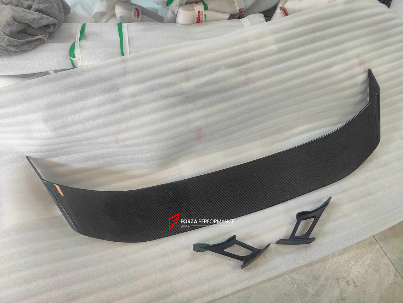 DRY CARBON REAR WING SPOILER for ASTON MARTIN VANTAGE V12 2022+
Set includes:
Rear Wing Spoiler