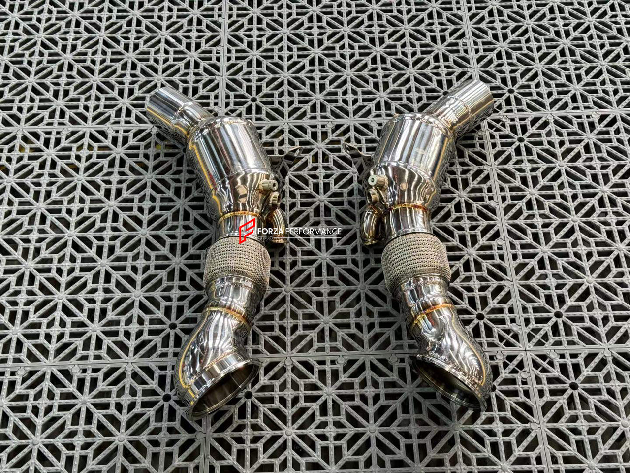 EXHAUST CATLESS DOWNPIPE for FERRARI SF90 4.0T  Material: Stainless Steel  Optionally:  For extra cost we can add heat shield protection 200 cell catalytic converter Production time: 10 working days  NOTE: Professional installation is required.