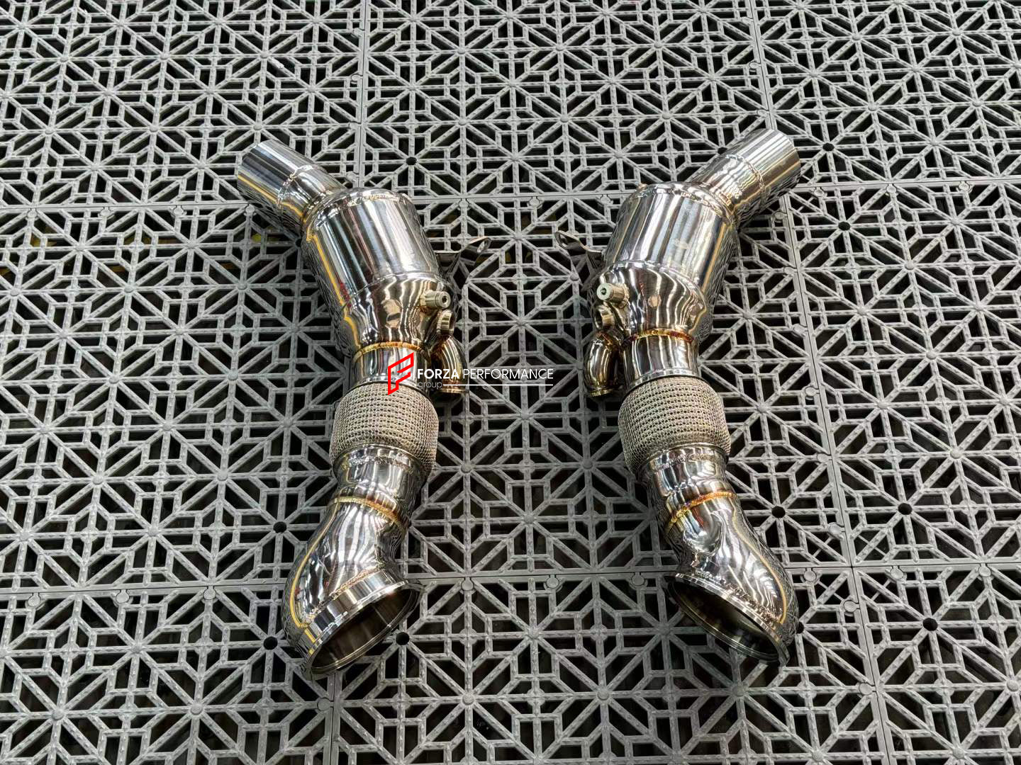 EXHAUST CATLESS DOWNPIPE for FERRARI SF90 4.0T  Material: Stainless Steel  Optionally:  For extra cost we can add heat shield protection 200 cell catalytic converter Production time: 10 working days  NOTE: Professional installation is required.