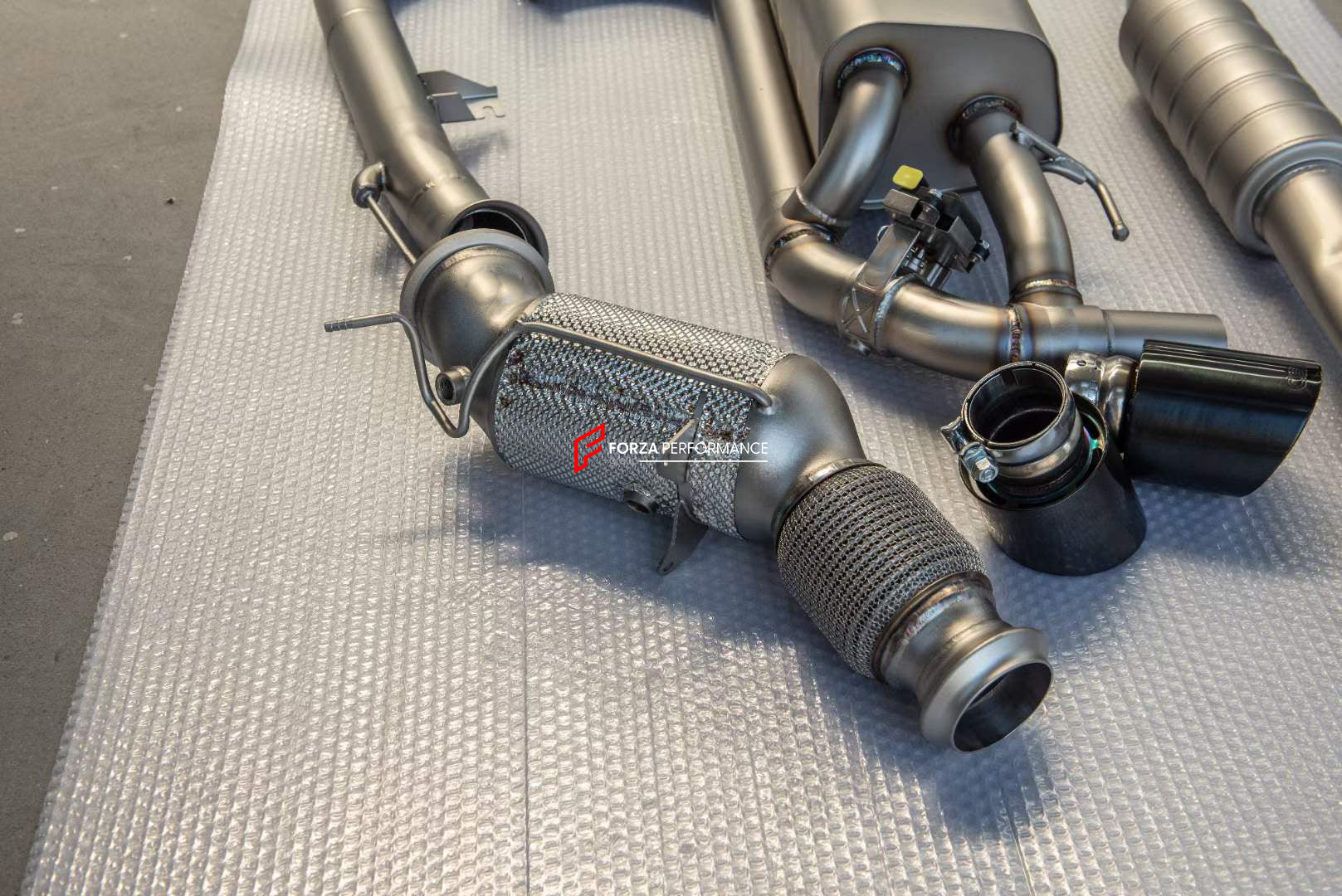 EXHAUST DOWNPIPE for BMW 4 SERIES G22 425i 2.0T 2020  Material: Stainless steel  Optionally:  for an extra cost we can add a heat shield protection 200 cell catalytic converter