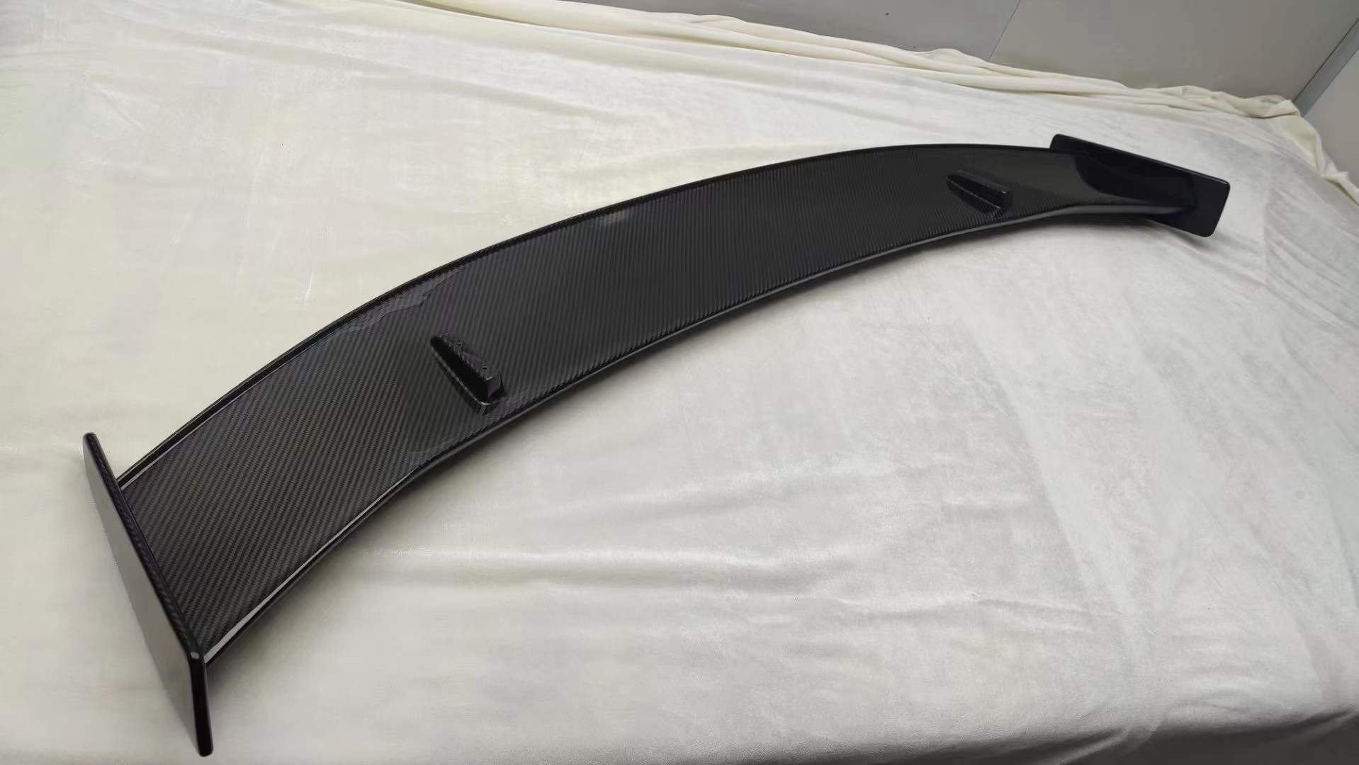 GT STYLE DRY CARBON REAR SPOILER FOR AUDI R8 4S 2015-2019