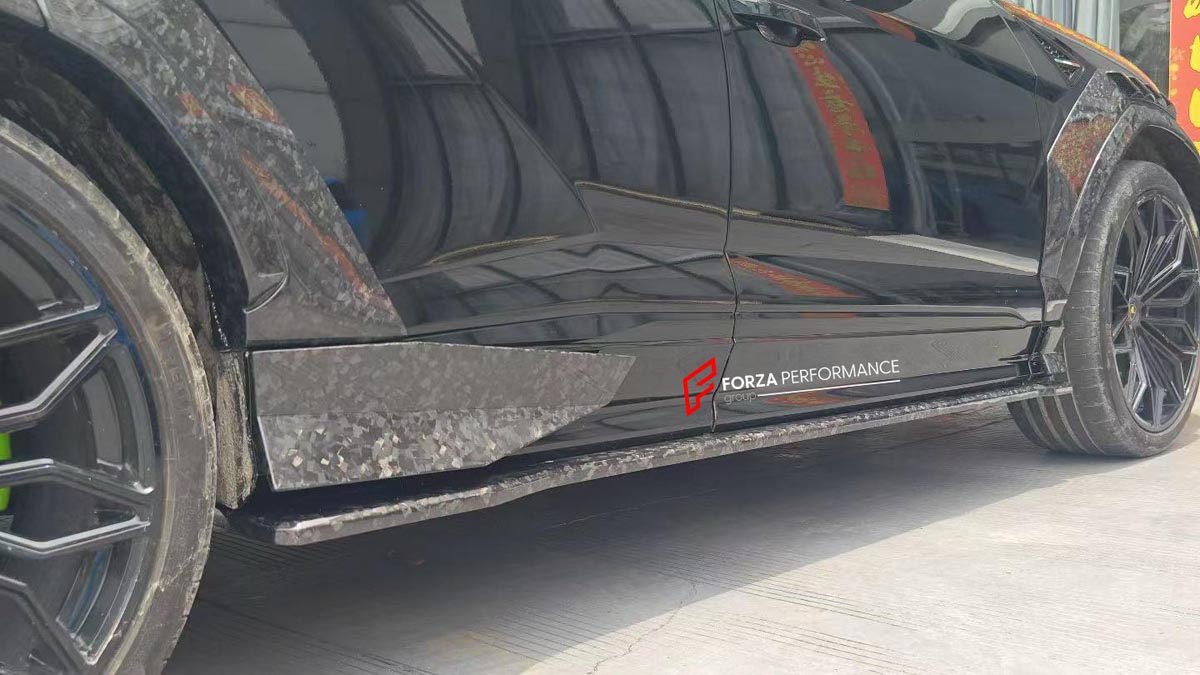 FORGED CARBON WIDE BODY KIT for LAMBORGHINI URUS SE FACELIFT 2025+ FORZA PERFORMANCE WD style kit
Set includes:

Front Lip
Hood Bonnet
Fender Flares
Side Skirts
Rear Wing Spoiler
Rear Spoiler
Rear Diffuser
Rear Bumper Splitters
Material: Forged Carbon

NOTE: Professional installation is required.