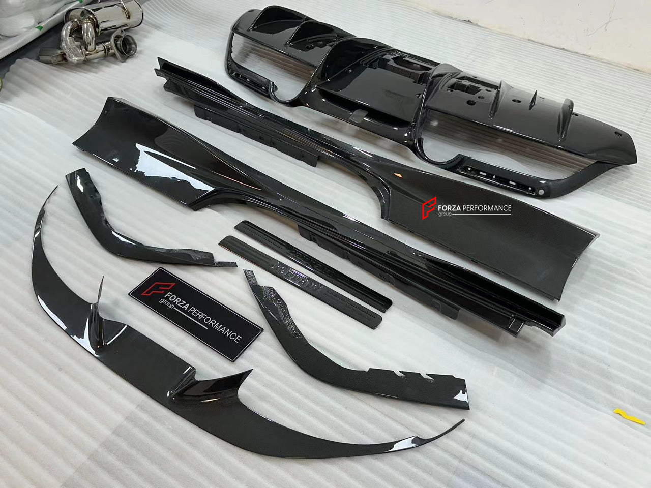DRY CARBON BODY KIT for FERRARI F8 | OEM STYLE
Set includes:
Front Lip
Front Canards
Side Skirts
Rear Diffuser
Engine Cover
Material: DRY Carbon Fiber
Note: Professional installation is required.
* Contact us for pricing