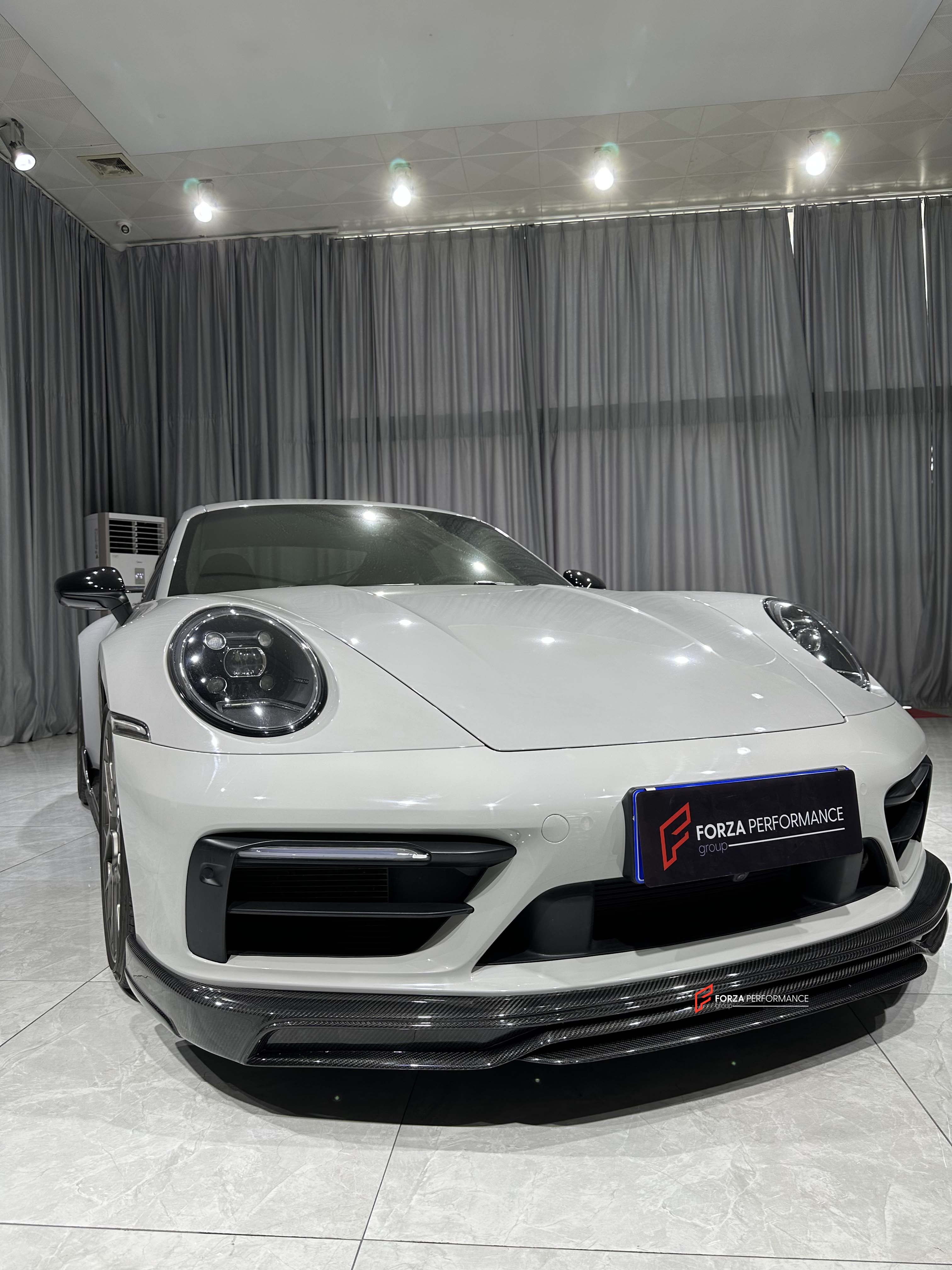 Sportliche Kohlefaser-Upgrades für die 911 Modelle: Techart Sichtcarbon für  Außenspiegel und Endrohre. - MOTORMOBILES