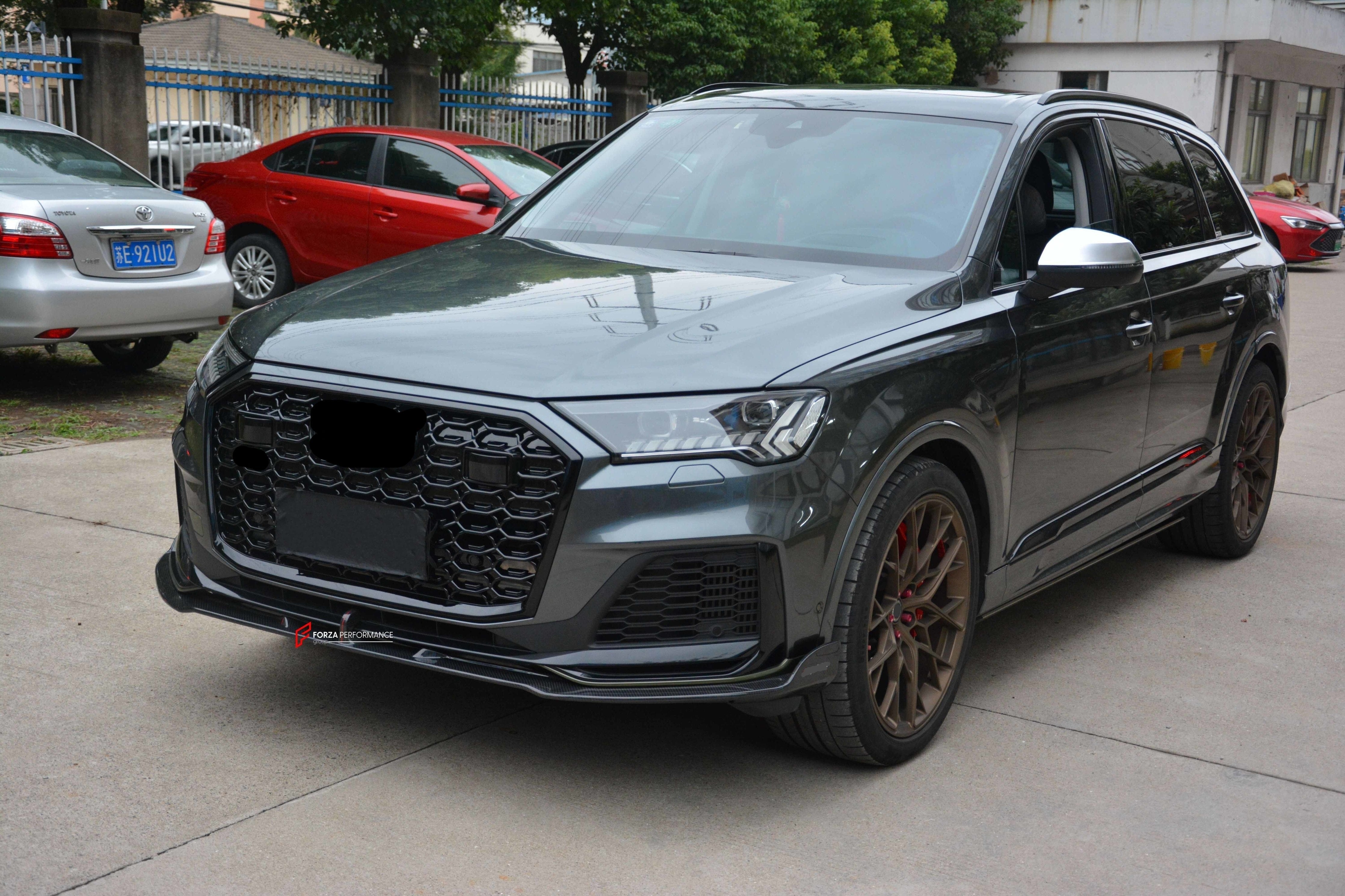 GLOSSY BLACK FRONT GRILLE and DRY CARBON FRONT LIP for AUDI Q7 4M FACE