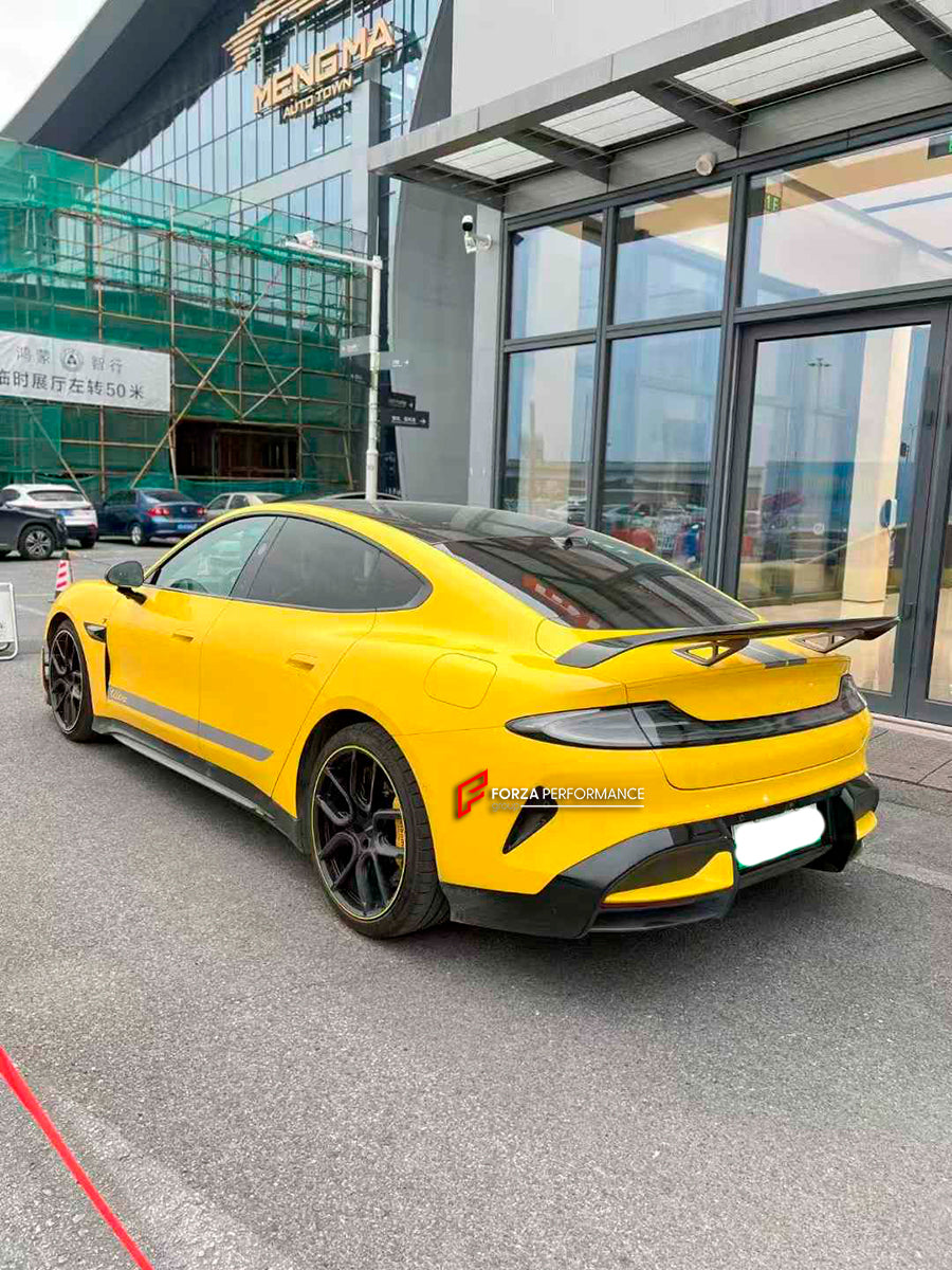 UPGRADE BODY KIT for XIAOMI SU7 2024+ upgrade to ULTRA STYLE

Set includes:

Front Lip

Front Bumper
Hood/Bonnet
Side Skirts
Rear Diffuser
Rear Spoiler

Material: Plastic

Note: Professional installation is required.
