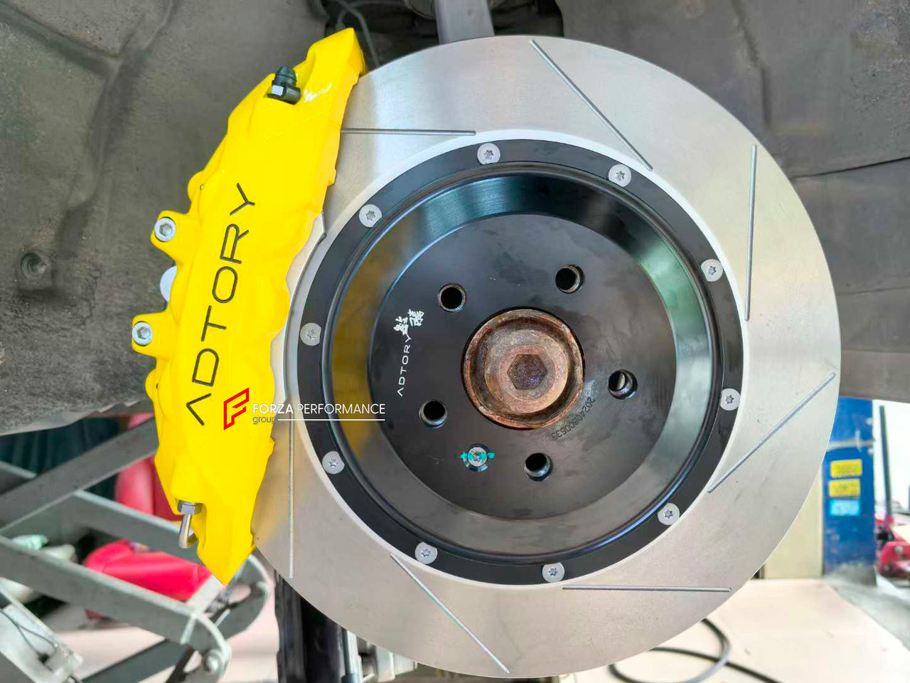 ADTORY X FORZA PERFORMANCE RACE BIG BRAKE KIT BBK for AUDI A5 F5 FACELIFT 2020 - 2025

ADTORY Brake Kits are engineered as bolt on upgrades that work with the factory master cylinder and ABS, delivering stronger, more repeatable stops with the pedal feel you want. Whether you cruise the city, carve canyons, or chase lap times.

Highlights

Track-ready, heat-resistant components.
Jewel-like caliper finish is incredibly durable and easy to clean
Pistons are calibrated to integrate smoothly with the Factory OE