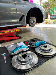 ADTORY X FORZA PERFORMANCE RACE BIG BRAKE KIT BBK for BMW 5 SERIES 525i G30 2016 - 2020

ADTORY Brake Kits are engineered as bolt on upgrades that work with the factory master cylinder and ABS, delivering stronger, more repeatable stops with the pedal feel you want. Whether you cruise the city, carve canyons, or chase lap times.

Highlights

Track-ready, heat-resistant components.
Jewel-like caliper finish is incredibly durable and easy to clean
Pistons are calibrated to integrate smoothly with the Factory 