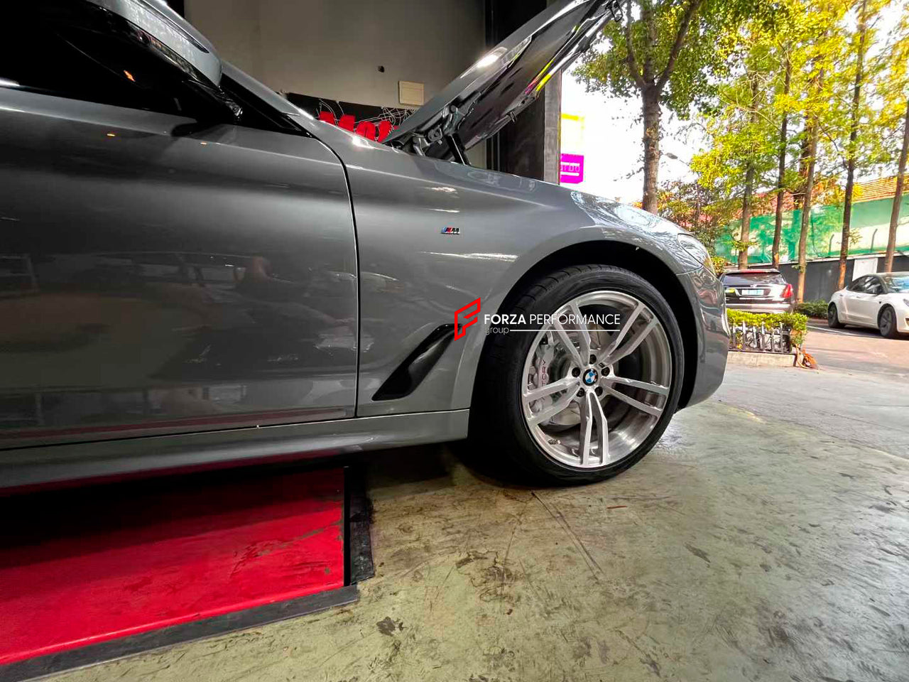 ADTORY X FORZA PERFORMANCE RACE BIG BRAKE KIT BBK for BMW 5 SERIES 525i G30 2016 - 2020

ADTORY Brake Kits are engineered as bolt on upgrades that work with the factory master cylinder and ABS, delivering stronger, more repeatable stops with the pedal feel you want. Whether you cruise the city, carve canyons, or chase lap times.

Highlights

Track-ready, heat-resistant components.
Jewel-like caliper finish is incredibly durable and easy to clean
Pistons are calibrated to integrate smoothly with the Factory 