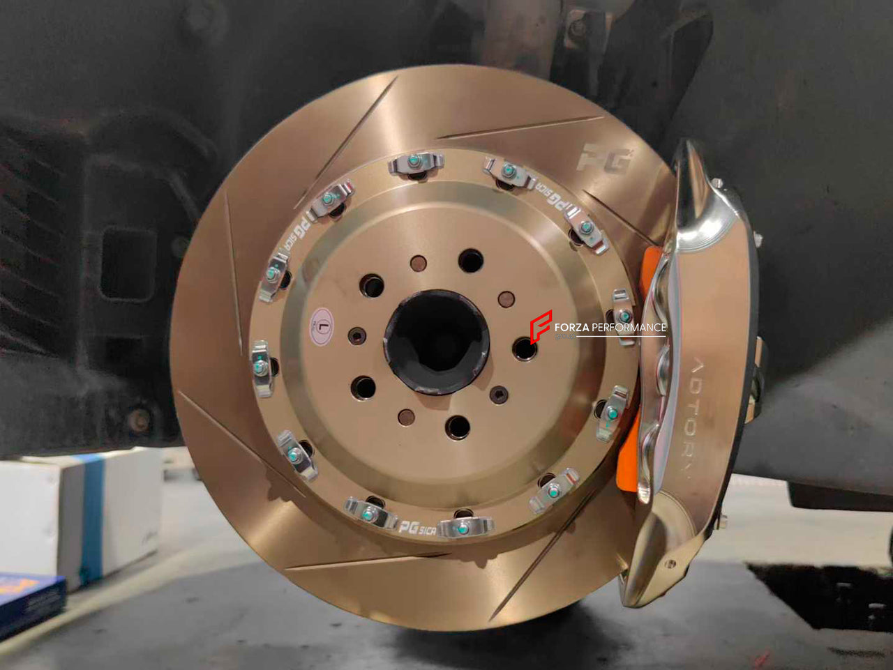 ADTORY X FORZA PERFORMANCE RACE BIG BRAKE KIT BBK for BMW M3 G80 2020+
ADTORY Brake Kits are engineered as bolt on upgrades that work with the factory master cylinder and ABS, delivering stronger, more repeatable stops with the pedal feel you want. Whether you cruise the city, carve canyons, or chase lap times.
Highlights
Track-ready, heat-resistant components.
Jewel-like caliper finish is incredibly durable and easy to clean
Pistons are calibrated to integrate smoothly with the Factory OEM master cylind