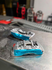 ADTORY X FORZA PERFORMANCE RACE BIG BRAKE KIT BBK for GEELY GALAXY L7 2023+

ADTORY Brake Kits are engineered as bolt on upgrades that work with the factory master cylinder and ABS, delivering stronger, more repeatable stops with the pedal feel you want. Whether you cruise the city, carve canyons, or chase lap times.

Highlights

Track-ready, heat-resistant components.
Jewel-like caliper finish is incredibly durable and easy to clean
Pistons are calibrated to integrate smoothly with the Factory OEM master c