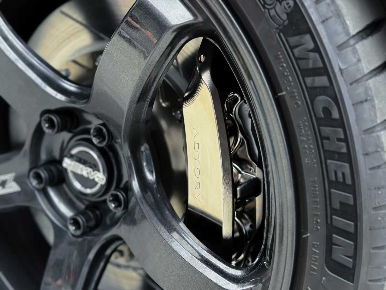 ADTORY X FORZA PERFORMANCE RACE BIG BRAKE KIT BBK for HONDA CIVIC FE XI 2021+

ADTORY Brake Kits are engineered as bolt on upgrades that work with the factory master cylinder and ABS, delivering stronger, more repeatable stops with the pedal feel you want. Whether you cruise the city, carve canyons, or chase lap times.

Highlights

Track-ready, heat-resistant components.
Jewel-like caliper finish is incredibly durable and easy to clean
Pistons are calibrated to integrate smoothly with the Factory OEM master