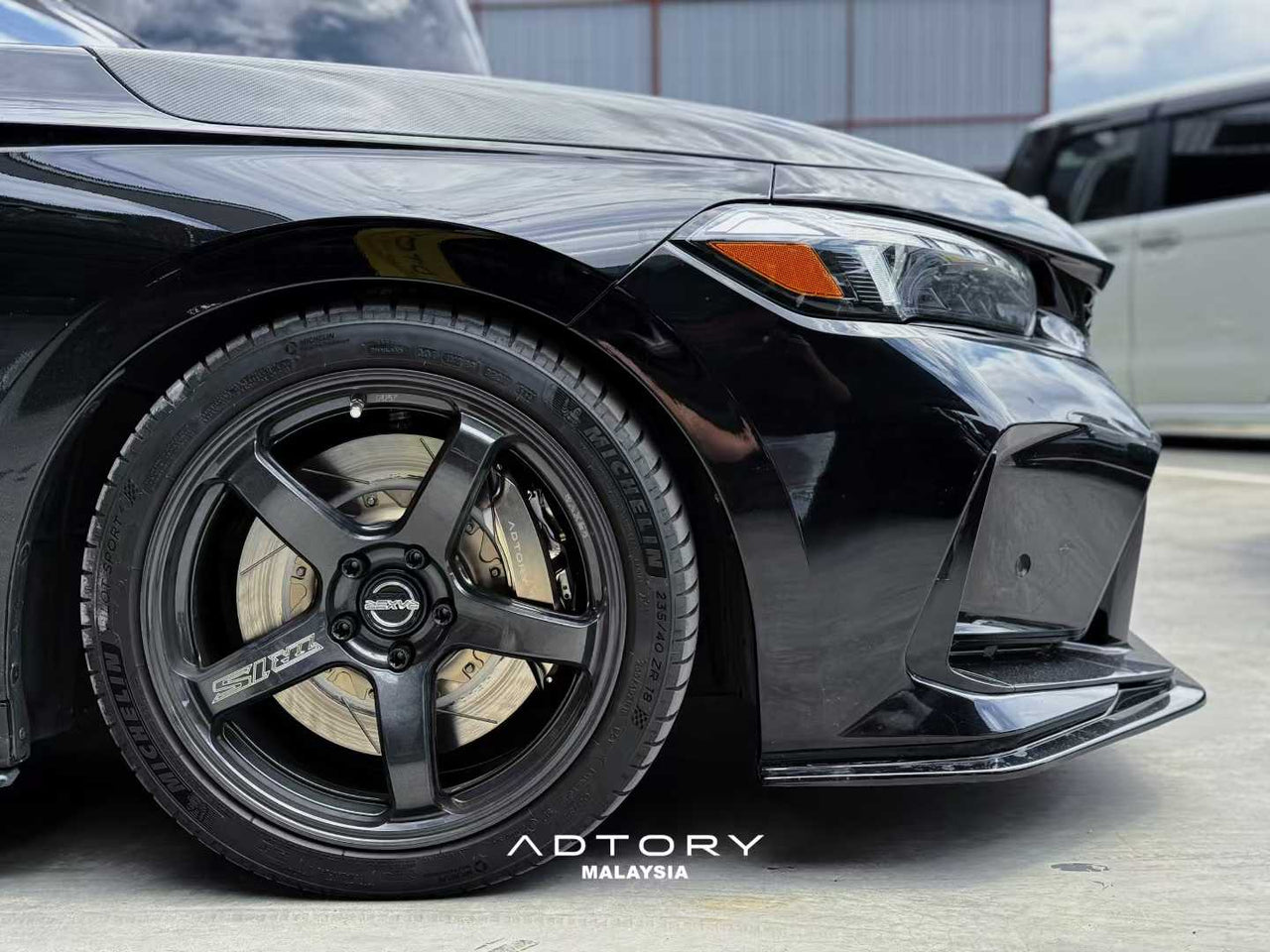 ADTORY X FORZA PERFORMANCE RACE BIG BRAKE KIT BBK for HONDA CIVIC FE XI 2021+

ADTORY Brake Kits are engineered as bolt on upgrades that work with the factory master cylinder and ABS, delivering stronger, more repeatable stops with the pedal feel you want. Whether you cruise the city, carve canyons, or chase lap times.

Highlights

Track-ready, heat-resistant components.
Jewel-like caliper finish is incredibly durable and easy to clean
Pistons are calibrated to integrate smoothly with the Factory OEM master