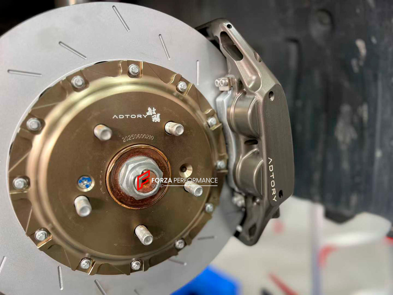 ADTORY X FORZA PERFORMANCE RACE BIG BRAKE KIT BBK for HONDA CIVIC SI FC1 2017 - 2020
ADTORY Brake Kits are engineered as bolt on upgrades that work with the factory master cylinder and ABS, delivering stronger, more repeatable stops with the pedal feel you want. Whether you cruise the city, carve canyons, or chase lap times.
Highlights
Track-ready, heat-resistant components.
Jewel-like caliper finish is incredibly durable and easy to clean
Pistons are calibrated to integrate smoothly with the Factory OEM
