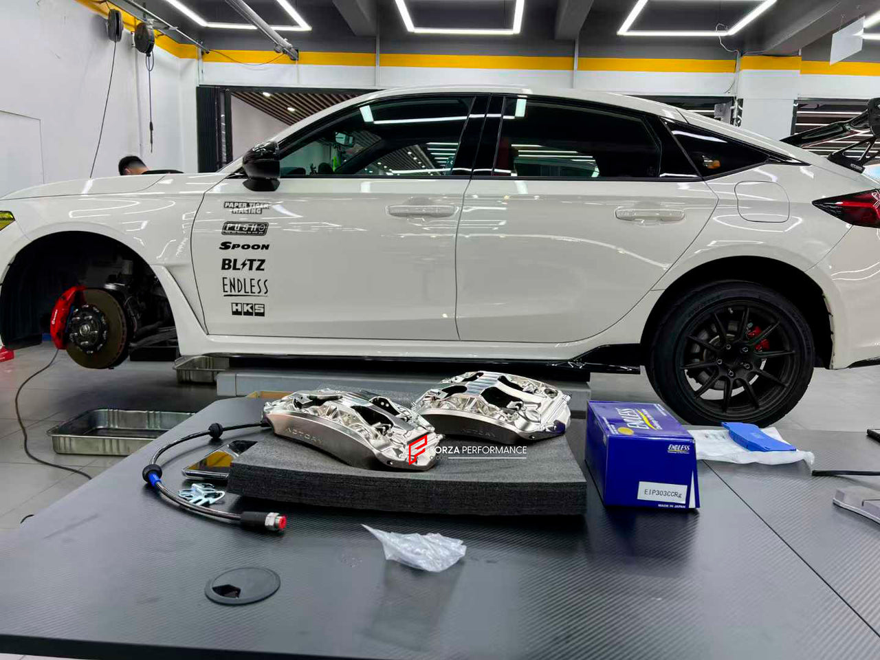 ADTORY X FORZA PERFORMANCE RACE BIG BRAKE KIT BBK for HONDA CIVIC TYPE R FL5 2022+

ADTORY Brake Kits are engineered as bolt on upgrades that work with the factory master cylinder and ABS, delivering stronger, more repeatable stops with the pedal feel you want. Whether you cruise the city, carve canyons, or chase lap times.

Highlights

Track-ready, heat-resistant components.
Jewel-like caliper finish is incredibly durable and easy to clean
Pistons are calibrated to integrate smoothly with the Factory OEM m