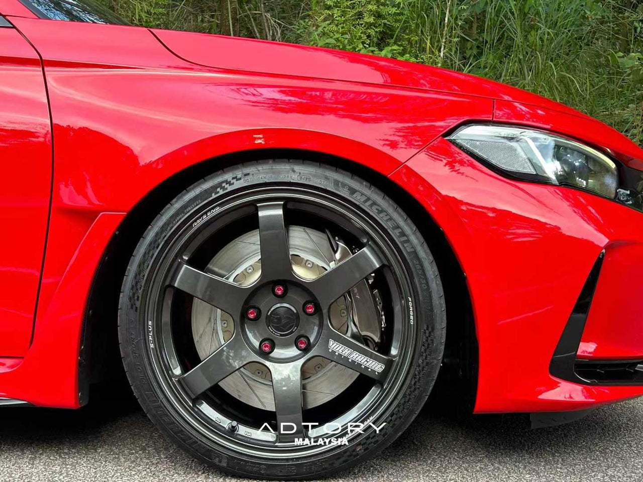 ADTORY X FORZA PERFORMANCE RACE BIG BRAKE KIT BBK for HONDA CIVIC TYPE R FL5 2022+
ADTORY Brake Kits are engineered as bolt on upgrades that work with the factory master cylinder and ABS, delivering stronger, more repeatable stops with the pedal feel you want. Whether you cruise the city, carve canyons, or chase lap times.

Highlights

Track-ready, heat-resistant components.
Jewel-like caliper finish is incredibly durable and easy to clean
Pistons are calibrated to integrate smoothly with the Factory OEM ma