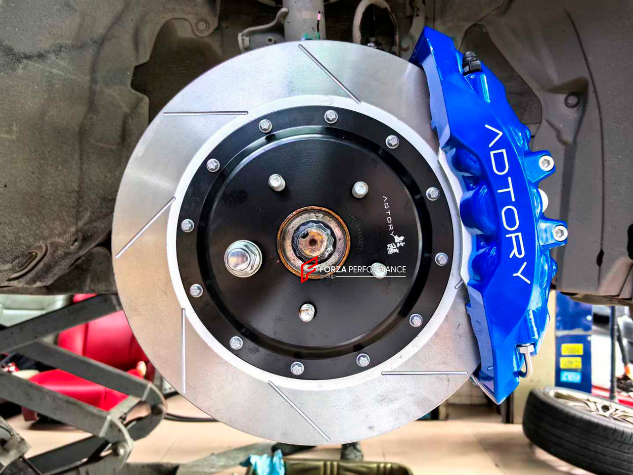 ADTORY X FORZA PERFORMANCE RACE BIG BRAKE KIT BBK for LEXUS ES300H XV70 XZ10 2021+

ADTORY Brake Kits are engineered as bolt on upgrades that work with the factory master cylinder and ABS, delivering stronger, more repeatable stops with the pedal feel you want. Whether you cruise the city, carve canyons, or chase lap times.

Highlights

Track-ready, heat-resistant components.
Jewel-like caliper finish is incredibly durable and easy to clean
Pistons are calibrated to integrate smoothly with the Factory OEM m