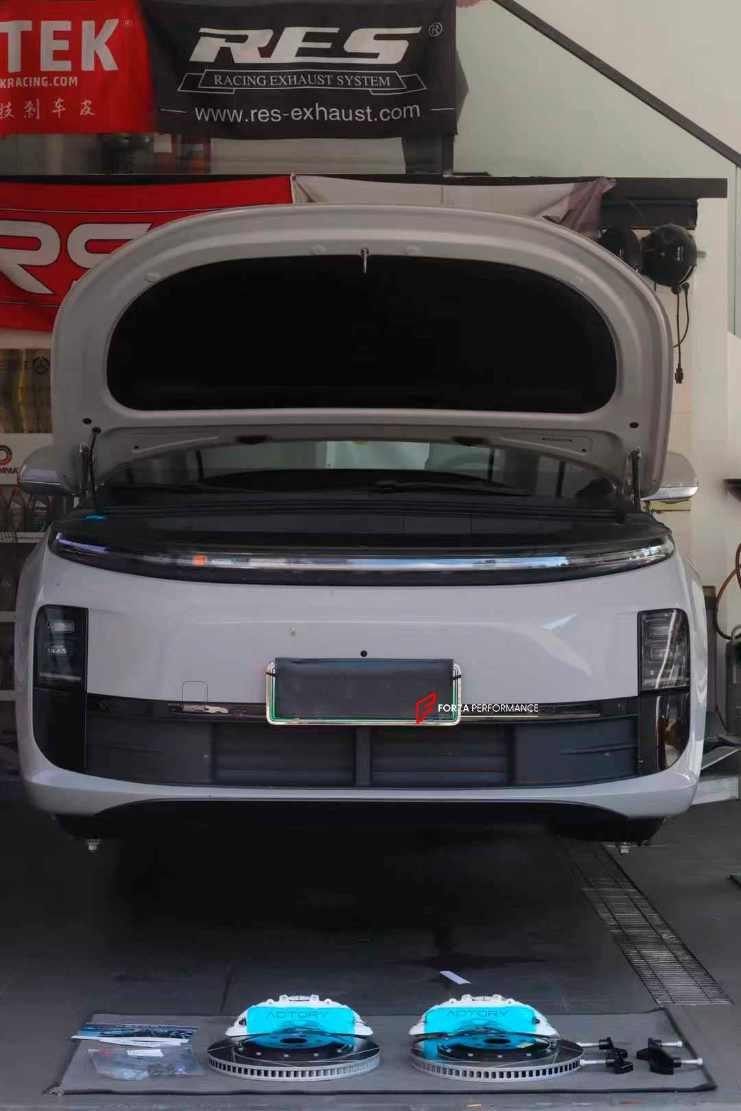 ADTORY X FORZA PERFORMANCE RACE BIG BRAKE KIT BBK for LI L6 2024+

ADTORY Brake Kits are engineered as bolt on upgrades that work with the factory master cylinder and ABS, delivering stronger, more repeatable stops with the pedal feel you want. Whether you cruise the city, carve canyons, or chase lap times.

Highlights

Track-ready, heat-resistant components.
Jewel-like caliper finish is incredibly durable and easy to clean
Pistons are calibrated to integrate smoothly with the Factory OEM master cylinder an