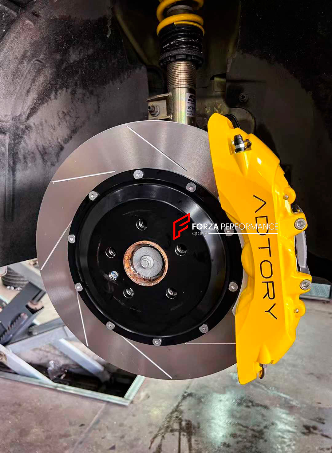 ADTORY X FORZA PERFORMANCE RACE BIG BRAKE KIT BBK for LYNK AND CO 03+ CS11 2018 - 2023

ADTORY Brake Kits are engineered as bolt on upgrades that work with the factory master cylinder and ABS, delivering stronger, more repeatable stops with the pedal feel you want. Whether you cruise the city, carve canyons, or chase lap times.

Highlights

Track-ready, heat-resistant components.
Jewel-like caliper finish is incredibly durable and easy to clean
Pistons are calibrated to integrate smoothly with the Factory O