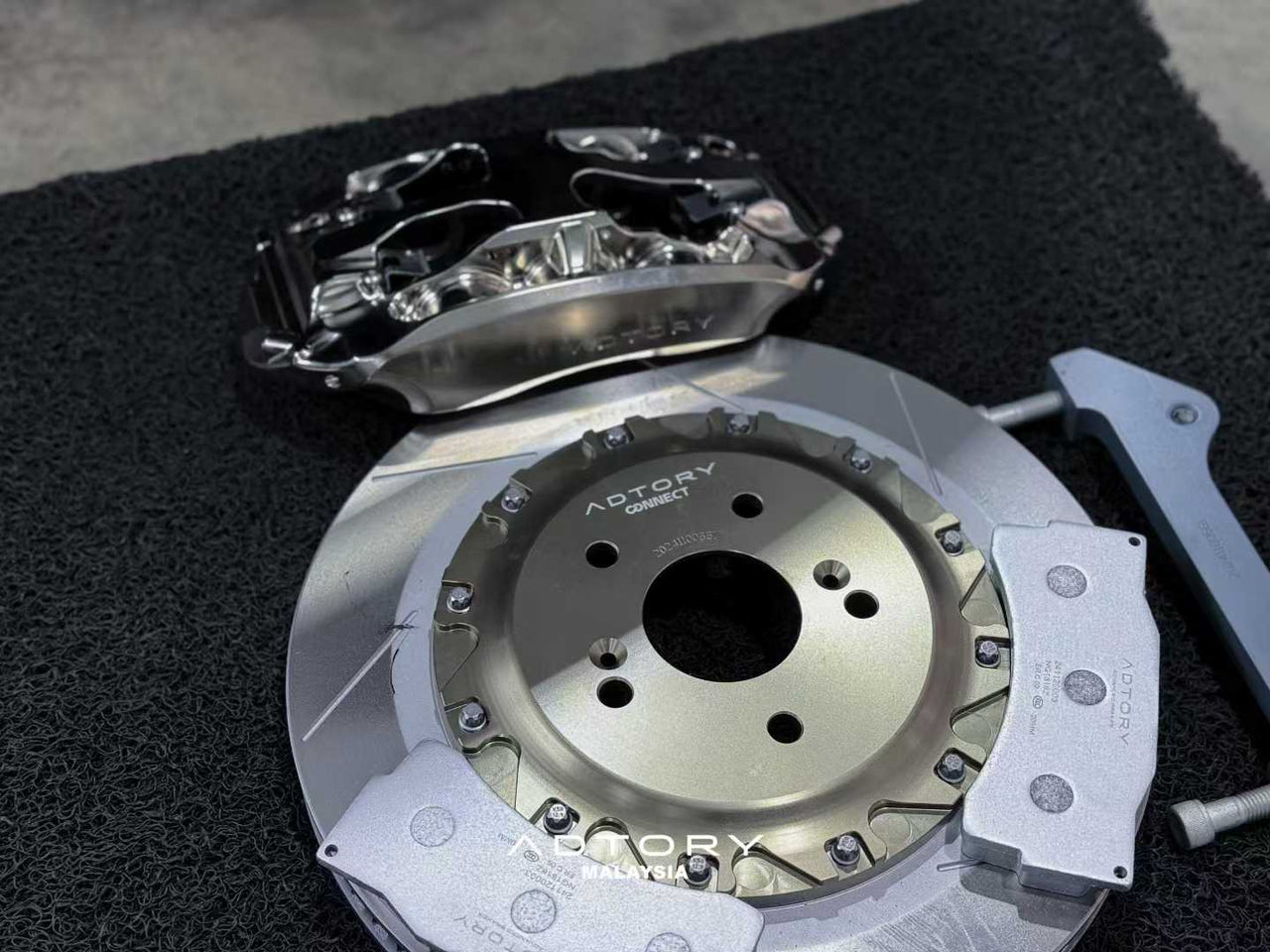 ADTORY X FORZA PERFORMANCE RACE BIG BRAKE KIT BBK for VOLKSWAGEN ARTEON 3H7 2017+

ADTORY Brake Kits are engineered as bolt on upgrades that work with the factory master cylinder and ABS, delivering stronger, more repeatable stops with the pedal feel you want. Whether you cruise the city, carve canyons, or chase lap times.

Highlights

Track-ready, heat-resistant components.
Jewel-like caliper finish is incredibly durable and easy to clean
Pistons are calibrated to integrate smoothly with the Factory OEM ma