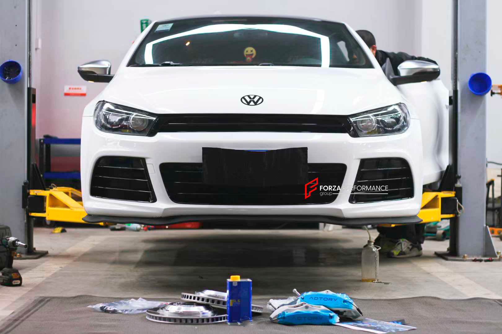 ADTORY X FORZA PERFORMANCE RACE BIG BRAKE KIT BBK for VOLKSWAGEN SCIROCCO 3 III 2008 - 2014

ADTORY Brake Kits are engineered as bolt on upgrades that work with the factory master cylinder and ABS, delivering stronger, more repeatable stops with the pedal feel you want. Whether you cruise the city, carve canyons, or chase lap times.

Highlights

Track-ready, heat-resistant components.
Jewel-like caliper finish is incredibly durable and easy to clean
Pistons are calibrated to integrate smoothly with the Fact