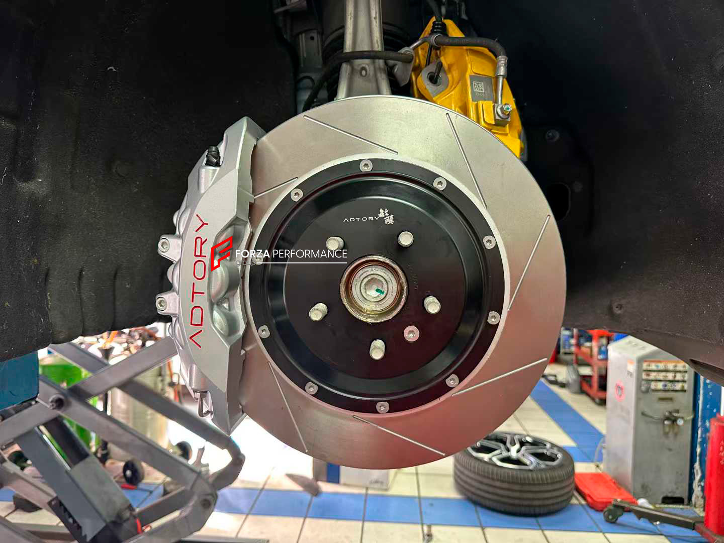 ADTORY X FORZA PERFORMANCE RACE BIG BRAKE KIT BBK for XIAOMI SU7 2024+

ADTORY Brake Kits are engineered as bolt on upgrades that work with the factory master cylinder and ABS, delivering stronger, more repeatable stops with the pedal feel you want. Whether you cruise the city, carve canyons, or chase lap times.

Highlights

Track-ready, heat-resistant components.
Jewel-like caliper finish is incredibly durable and easy to clean
Pistons are calibrated to integrate smoothly with the Factory OEM master cylind