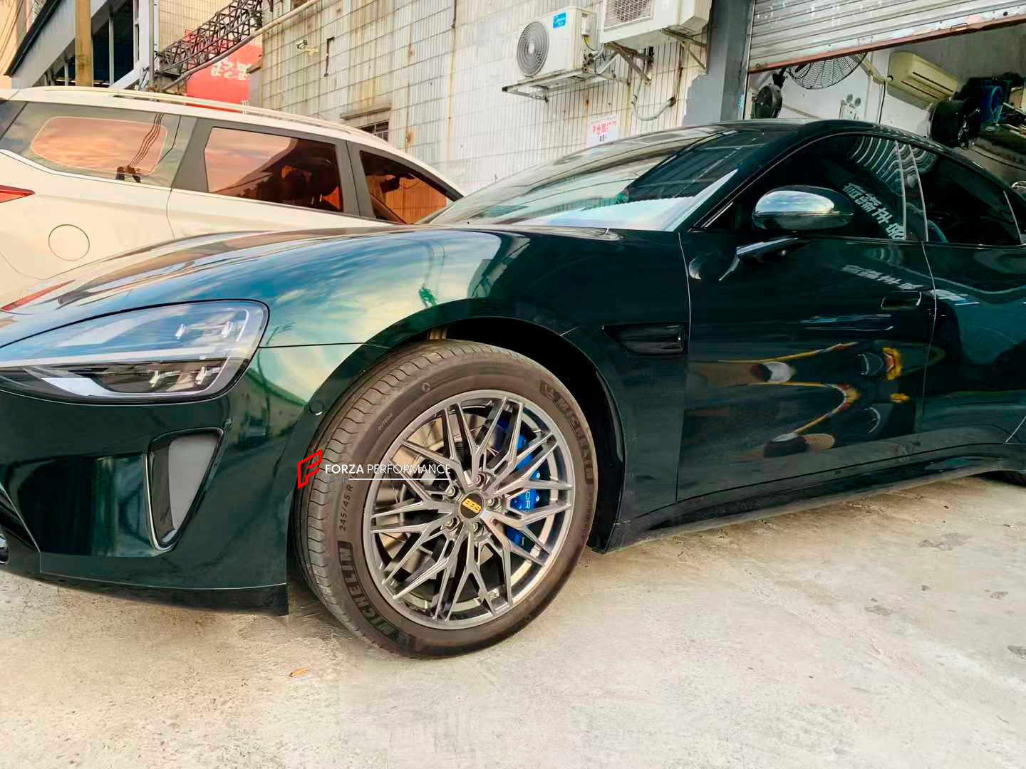 ADTORY X FORZA PERFORMANCE RACE BIG BRAKE KIT BBK for XIAOMI SU7 2024+

ADTORY Brake Kits are engineered as bolt on upgrades that work with the factory master cylinder and ABS, delivering stronger, more repeatable stops with the pedal feel you want. Whether you cruise the city, carve canyons, or chase lap times.

Highlights

Track-ready, heat-resistant components.
Jewel-like caliper finish is incredibly durable and easy to clean
Pistons are calibrated to integrate smoothly with the Factory OEM master cylind