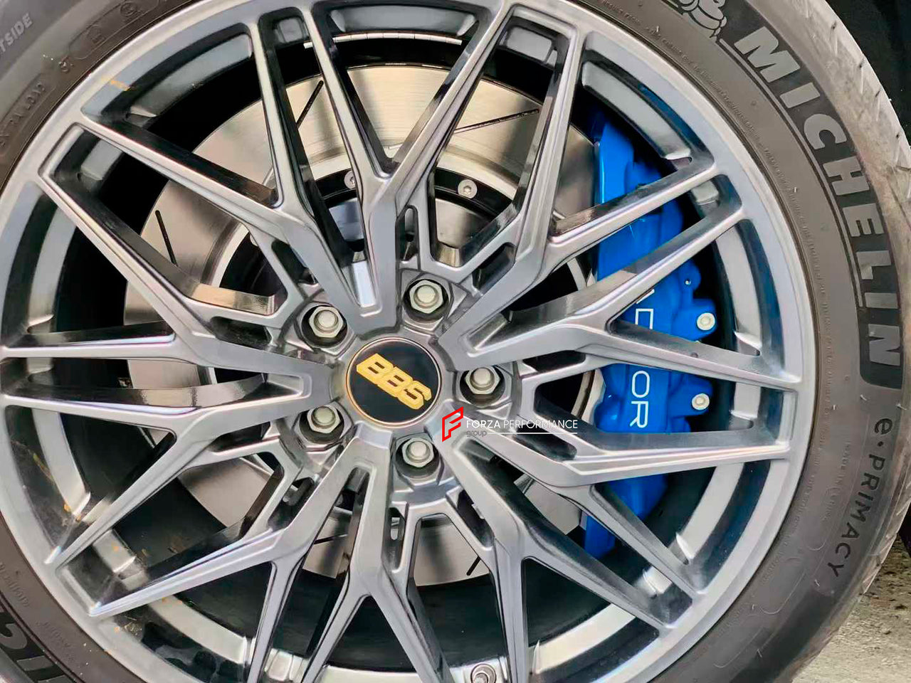 ADTORY X FORZA PERFORMANCE RACE BIG BRAKE KIT BBK for XIAOMI SU7 2024+

ADTORY Brake Kits are engineered as bolt on upgrades that work with the factory master cylinder and ABS, delivering stronger, more repeatable stops with the pedal feel you want. Whether you cruise the city, carve canyons, or chase lap times.

Highlights

Track-ready, heat-resistant components.
Jewel-like caliper finish is incredibly durable and easy to clean
Pistons are calibrated to integrate smoothly with the Factory OEM master cylind