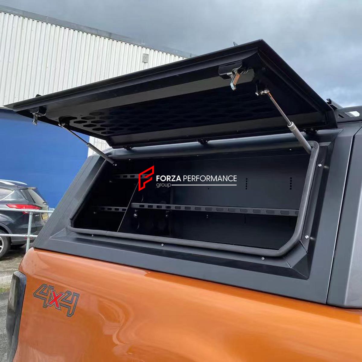 ALUMINIUM CANOPY SIDE TOOL BOX for CHEVROLET SILVERADO DODGE RAM 1500 FORD F-150 GMC SIERRA 1500 NISSAN TITAN TOYOTA TUNDRA Forza Performance Custom fit
Set includes:

Canopy Side Tool Box
Material: Aluminium

NOTE: Professional installation is required.