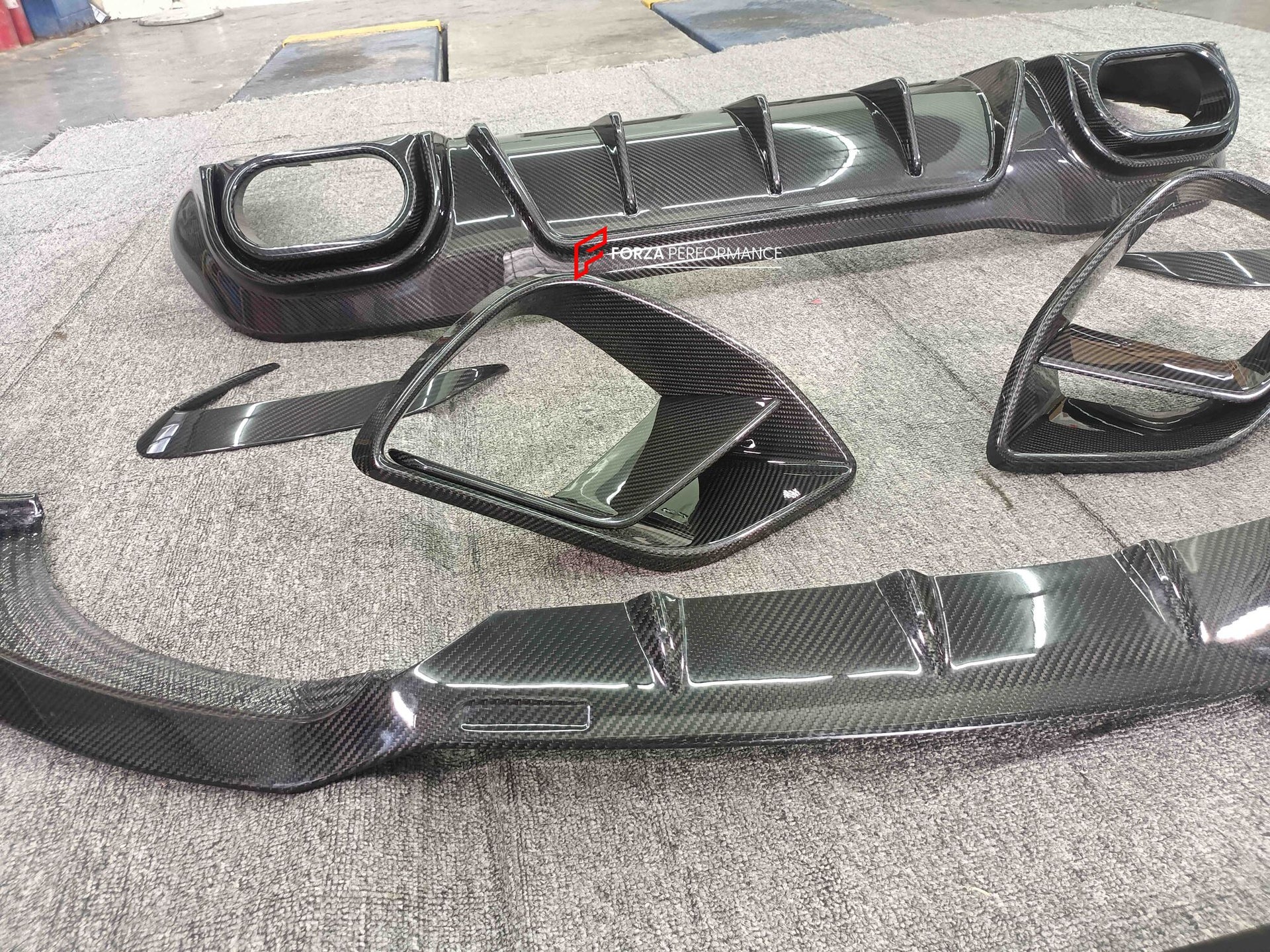 DRY CARBON BODY KIT FOR MERCEDES-BENZ AMG GT63