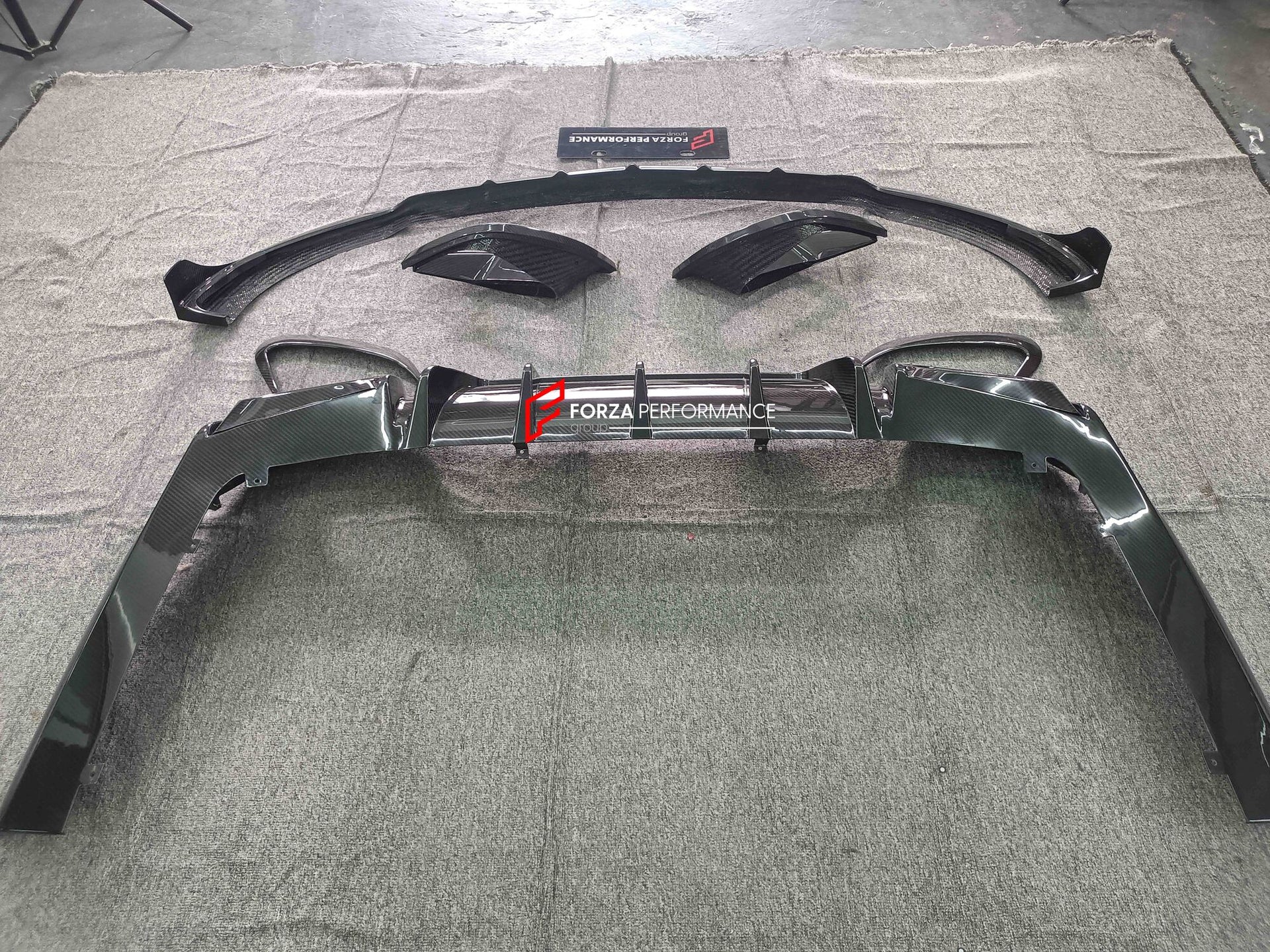 DRY CARBON BODY KIT FOR MERCEDES-BENZ AMG GT63