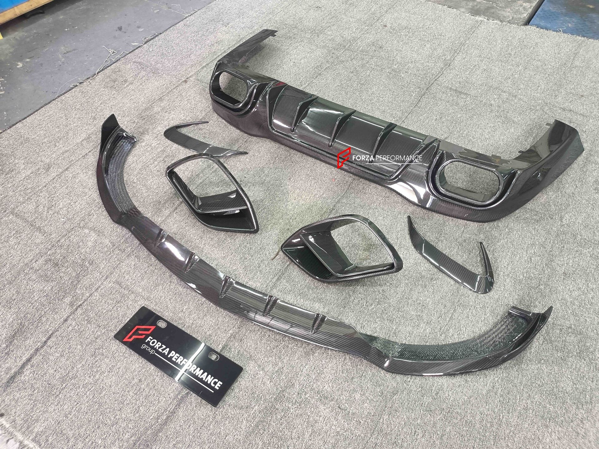 DRY CARBON BODY KIT FOR MERCEDES-BENZ AMG GT63