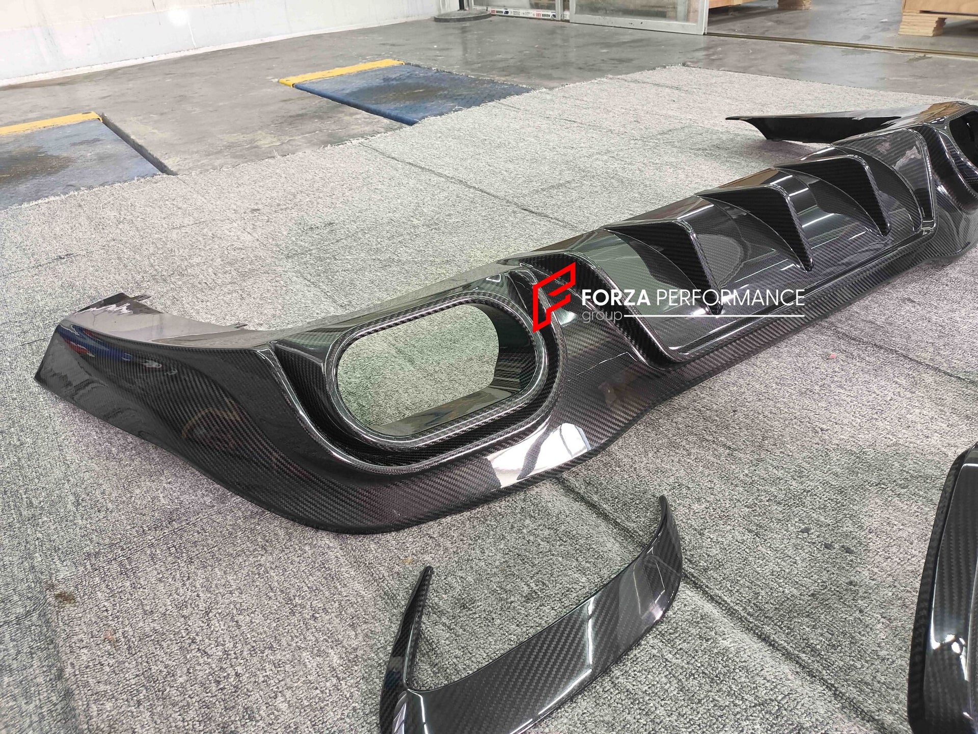 DRY CARBON BODY KIT FOR MERCEDES-BENZ AMG GT63