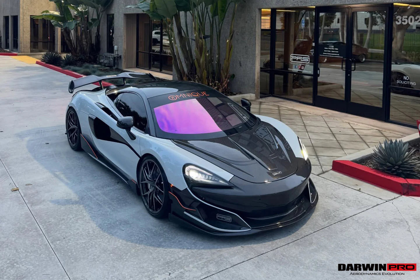 AUTHENTIC DARWINPRO CARBON HOOD BONNET BKSSII for MCLAREN 540C 570S 570GT 600LT 2015 - 2021
Set includes:

Hood Bonnet
Material: Carbon (Can be made in Forged Carbon)

NOTE: Professional installation is required