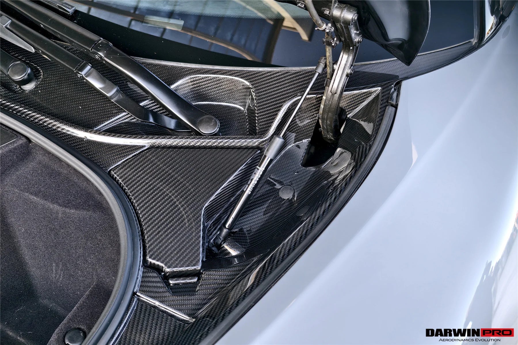 AUTHENTIC DARWINPRO DRY CARBON FRONT TRUNK OPENING SURROUND TRIM SET for MCLAREN 540C 570S 570GT 600LT 2015 - 2021
Set includes:

Front Trunk Opening Surround Trim Set (5pcs)
Material: Dry Carbon

NOTE: Professional installation is required