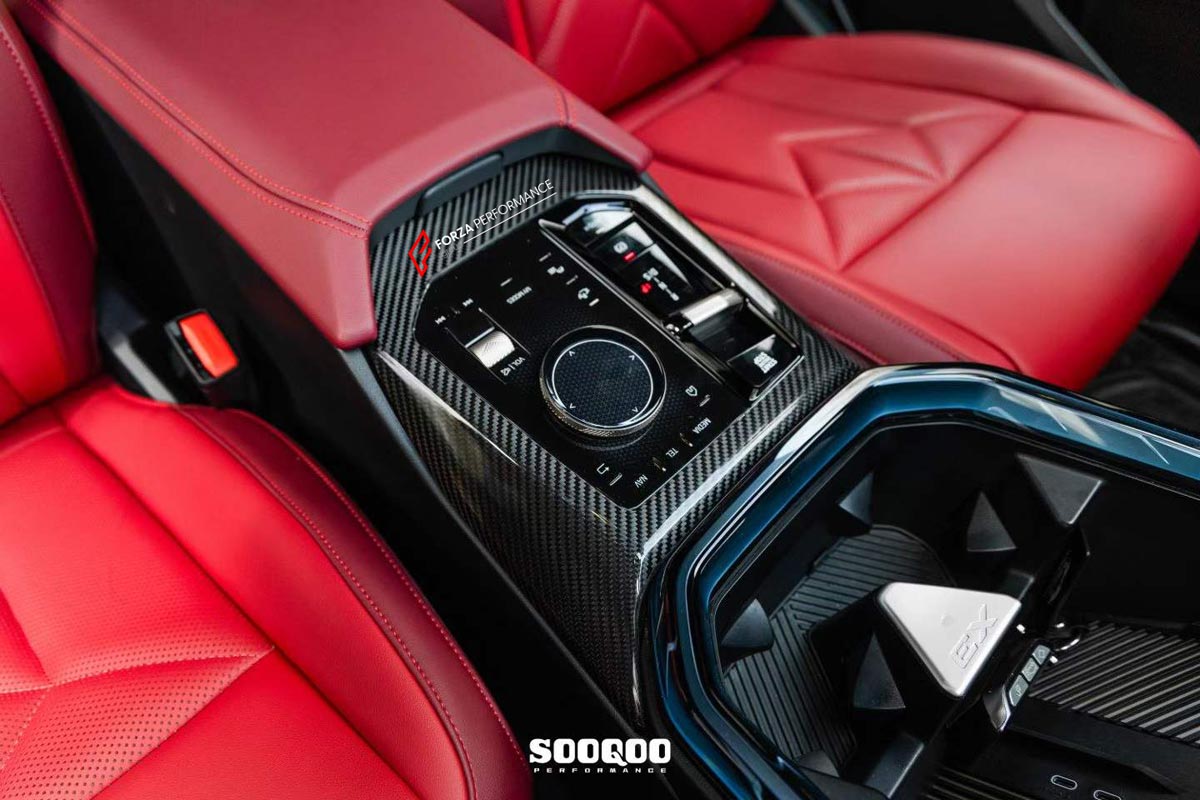AUTHENTIC SOOQOO DRY CARBON 3 PIECE INTERIOR TRIM SET for BMW X3 G45 2024+
Set includes:

Dashboard Trim Cover
Center Console Panel
Gear Selector Surround
Material: Dry Carbon

NOTE: Professional installation is required.