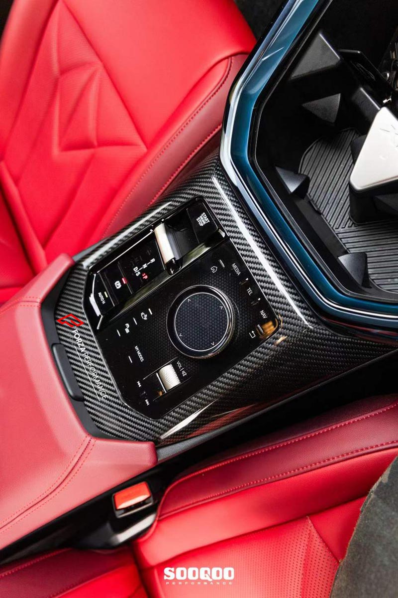 AUTHENTIC SOOQOO DRY CARBON 3 PIECE INTERIOR TRIM SET for BMW X3 G45 2024+
Set includes:

Dashboard Trim Cover
Center Console Panel
Gear Selector Surround
Material: Dry Carbon

NOTE: Professional installation is required.