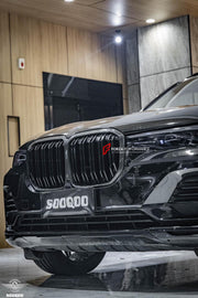 AUTHENTIC SOOQOO DRY CARBON FIBER FRONT GRILLE for BMW X7 G07 2019 - 2022
Set includes:

Front Grille
Material: Dry Carbon

NOTE: Professional installation is required.